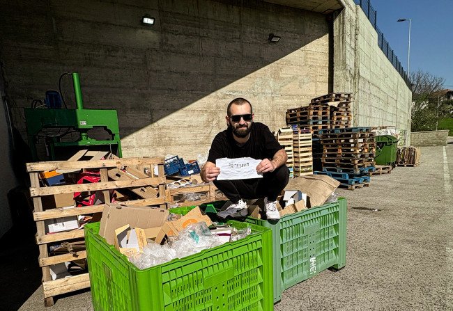 Momenat kada je reakcioni smećar uhvaćen na slici